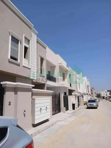 ڤيل للايجار بمساحات وتصميم فاخر جداً بناء حديت