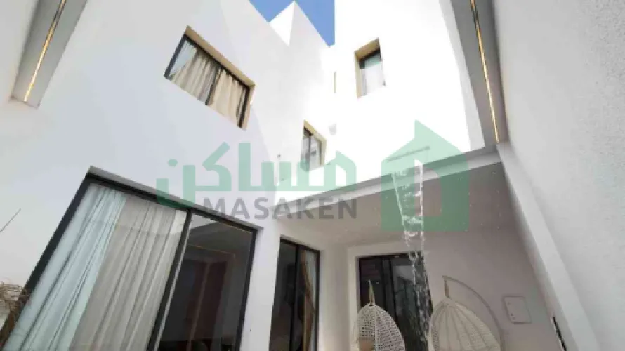 🏘 فيلا من طابقين وملحق ومسبح _بالأثاث يعني اسكن