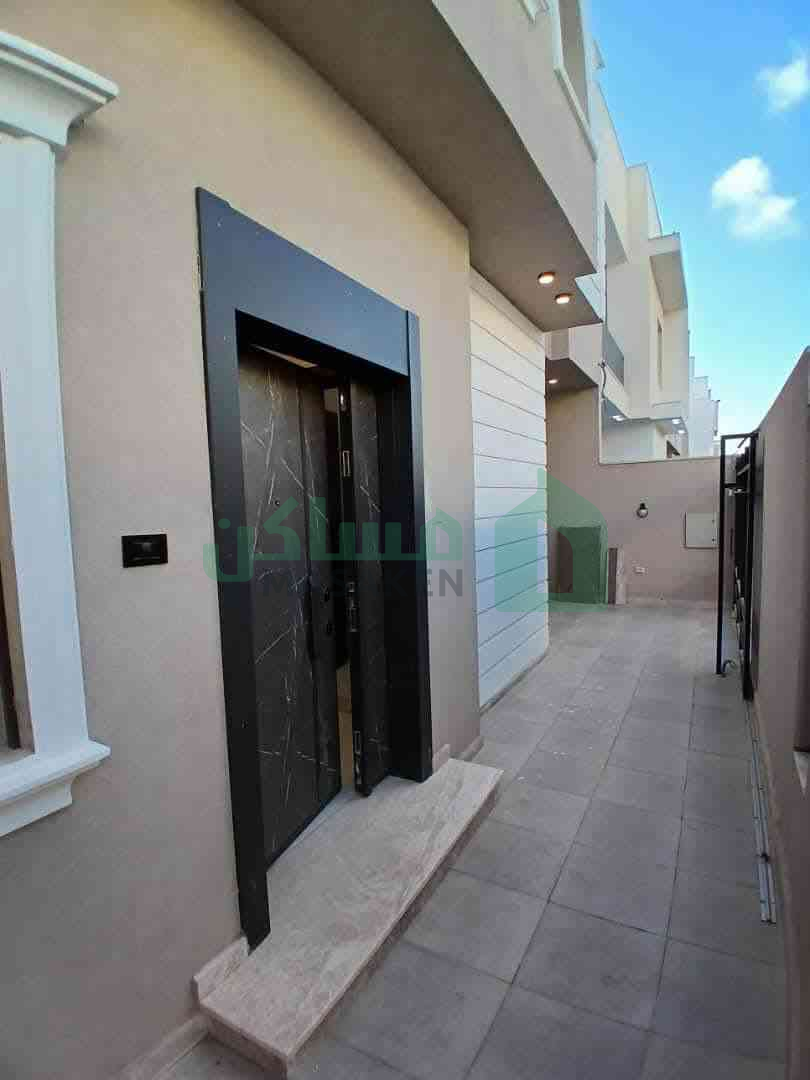 ڤيل للايجار بمساحات وتصميم فاخر جداً بناء حديت