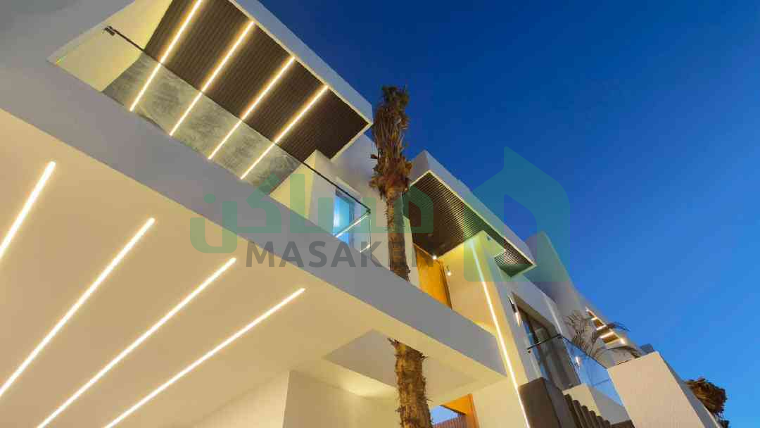 🏘 فيلا من طابقين وملحق ومسبح _بالأثاث يعني اسكن