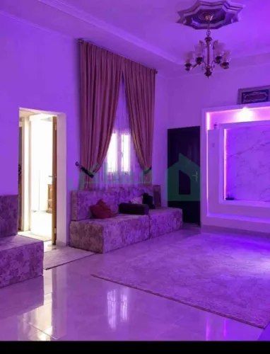 🏡 منزل للبيع – دورين وسطاح
📍 الماجوري – شارع 14
