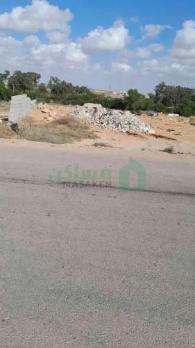 قطعه ارض 1000 متر للبيع
على الطريق المعبد في سرت