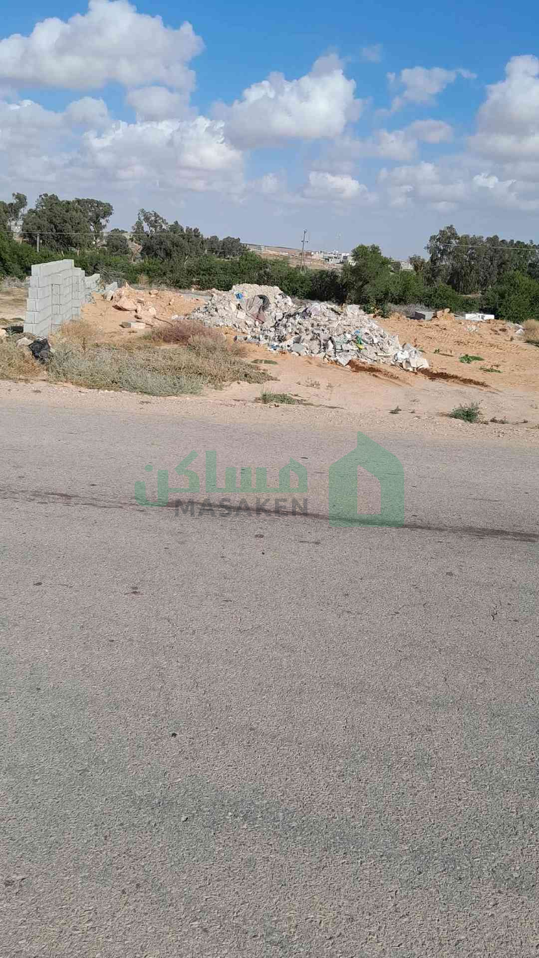 قطعه ارض 1000 متر للبيع
على الطريق المعبد في سرت