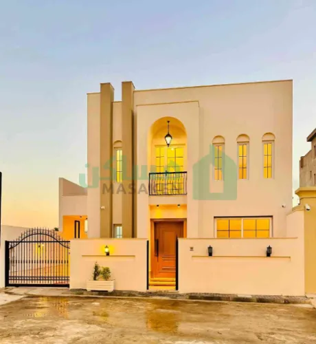 فيلا من طابقين مفصولات تصميم فاخر