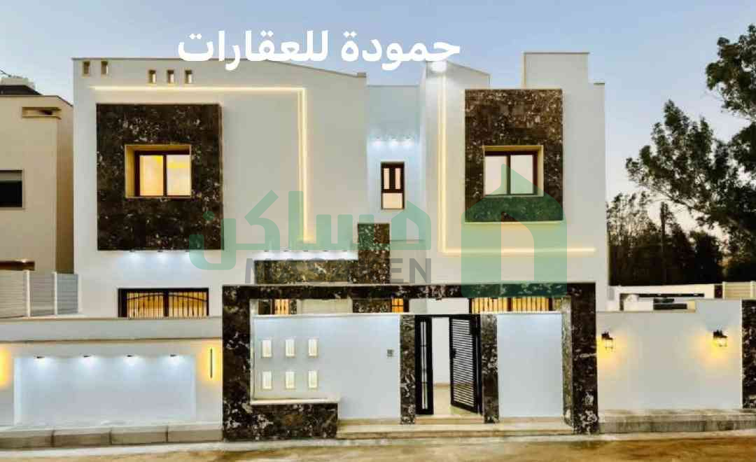فيلا واجهتين من طابقين خليجي بالحوض السباحة