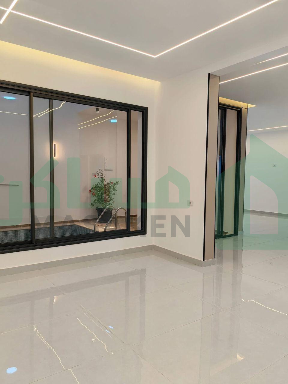 First image of the ad