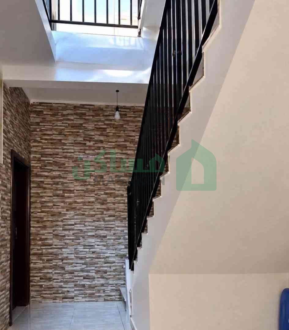 🏡 منزل للبيع – دورين وسطاح
📍 الماجوري – شارع 14