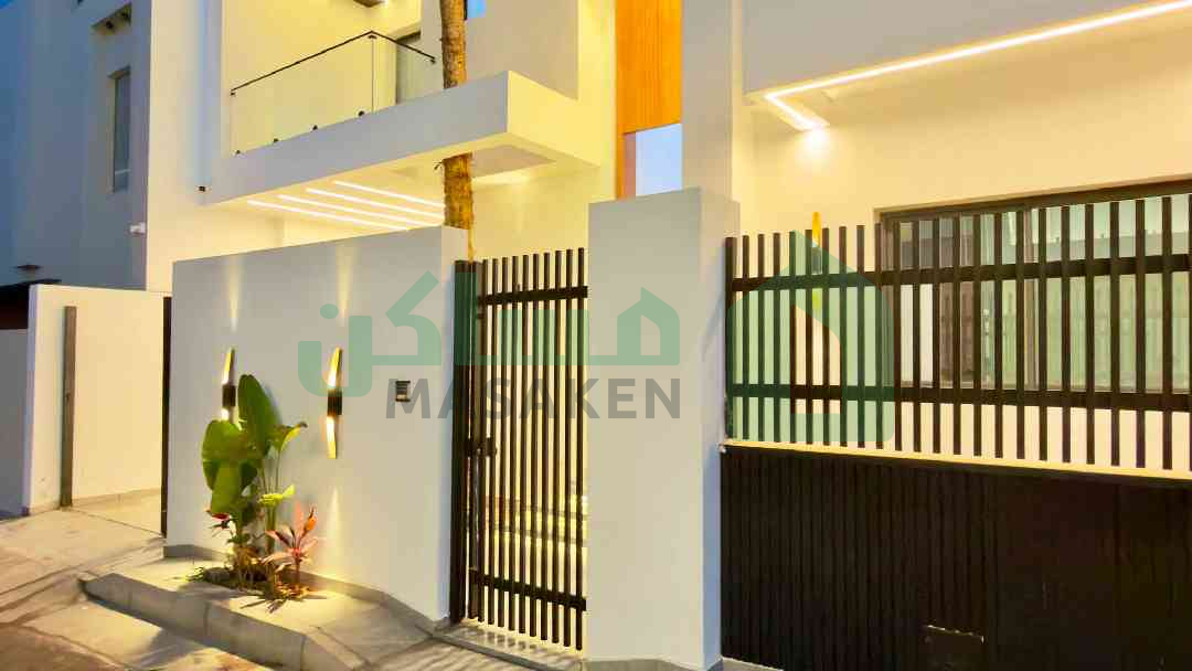🏘 فيلا من طابقين وملحق ومسبح _بالأثاث يعني اسكن