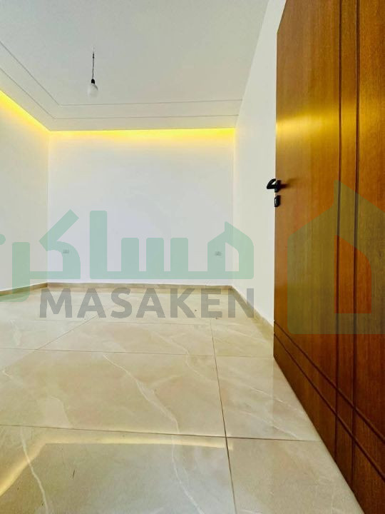 Third image of the ad