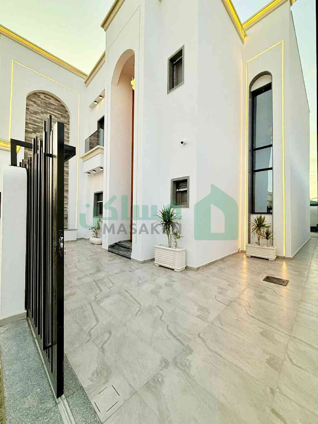 Third image of the ad