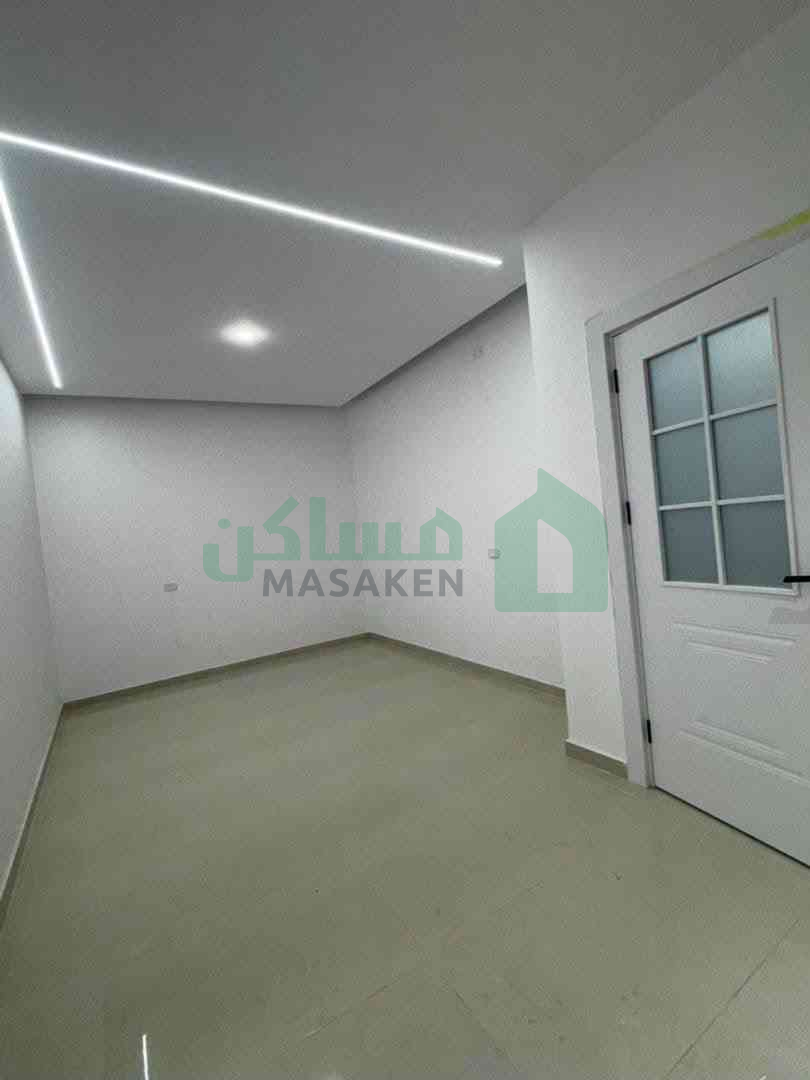 شقة جديدة للايجار وسط حي سكني هادئ