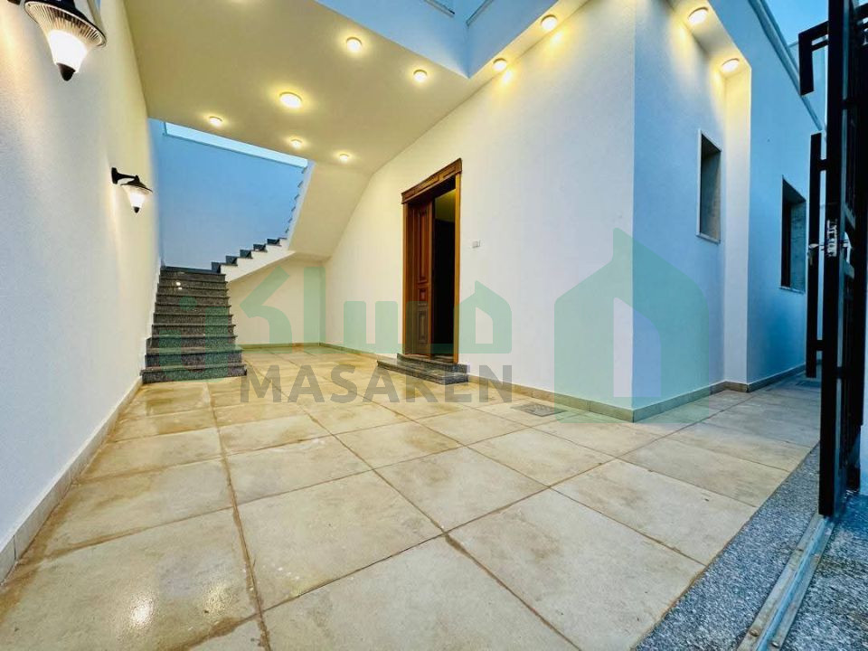 Second image of the ad