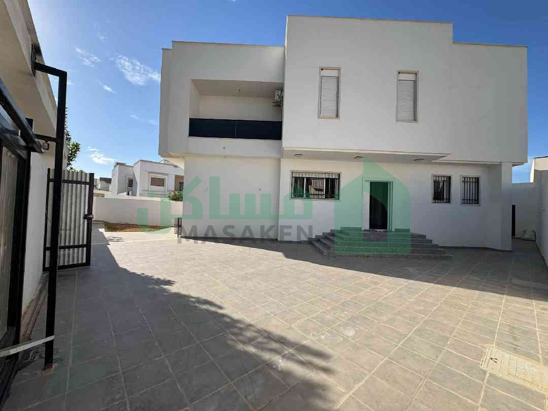 🏡 فيلا للإيجار – السراج