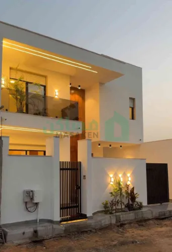 فيلا مناسبة للسكن العائلي والاستثمار… وكل دور فيها