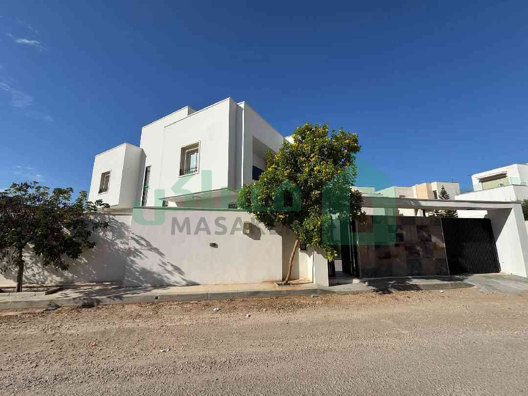 🏡 فيلا للإيجار – السراج