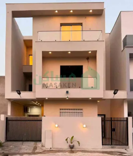 🏡 شقة بمساحات مريحة وتفاصيل مدروسة… في موقع مميز د