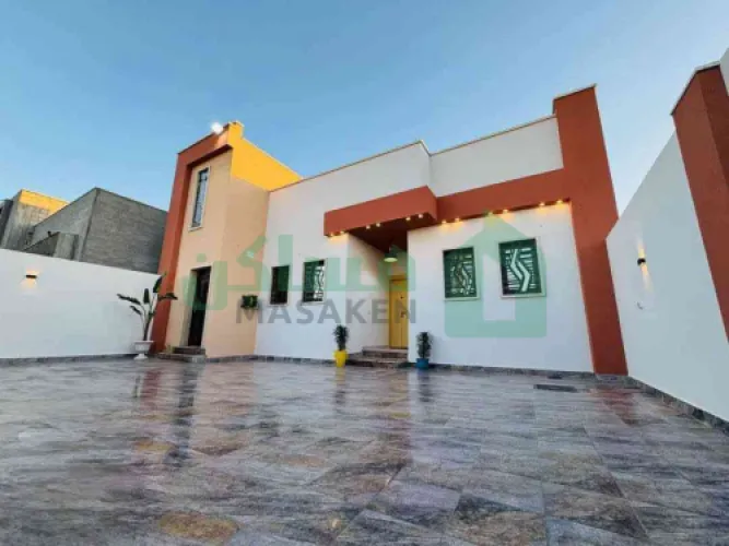 📍 منـــزل أرضـــي للبيــــع بالأثات حديث البناء