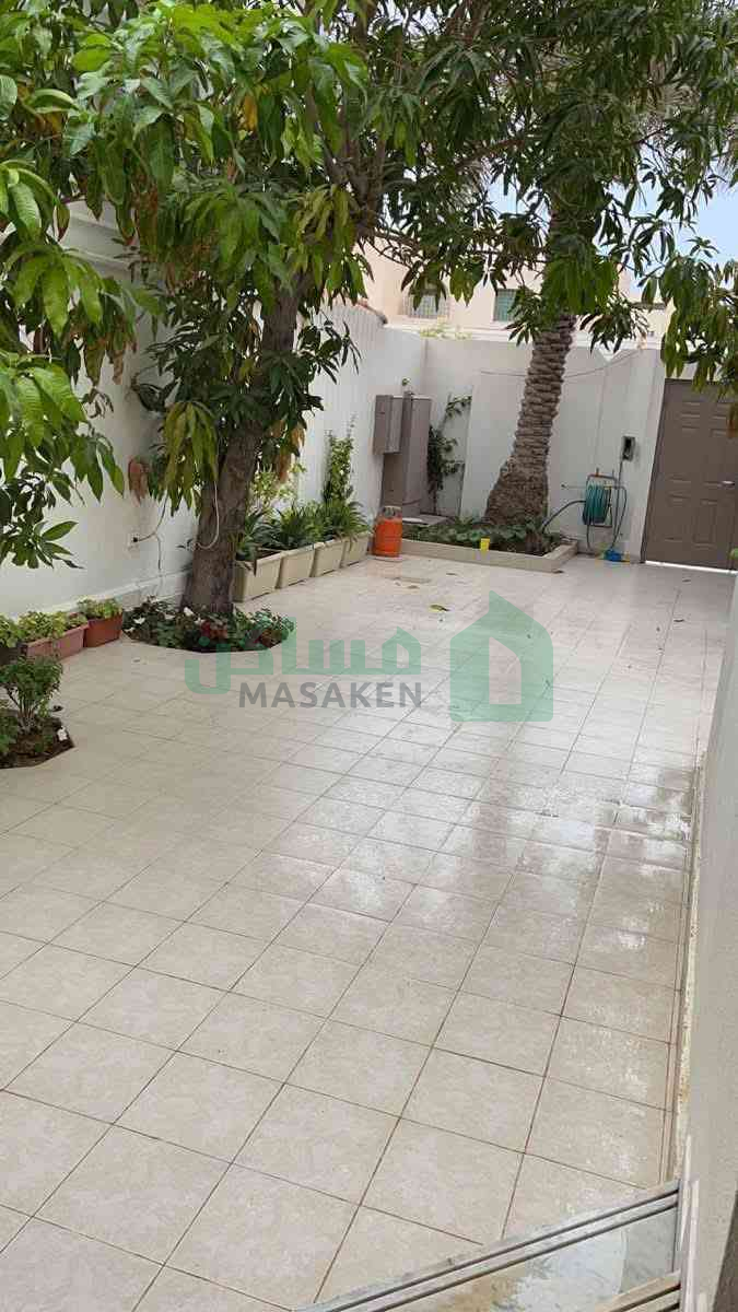 للبيع فيلا بموقع حيوي واستراتيجي مميز جداً، 📣