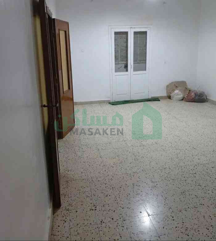 منزل للأيجار مطلوب اجانب فقط  في درنه