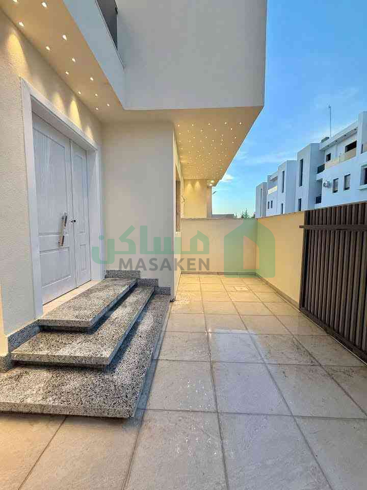 شقة أرضية بالقراج بمسقوف 216 متر